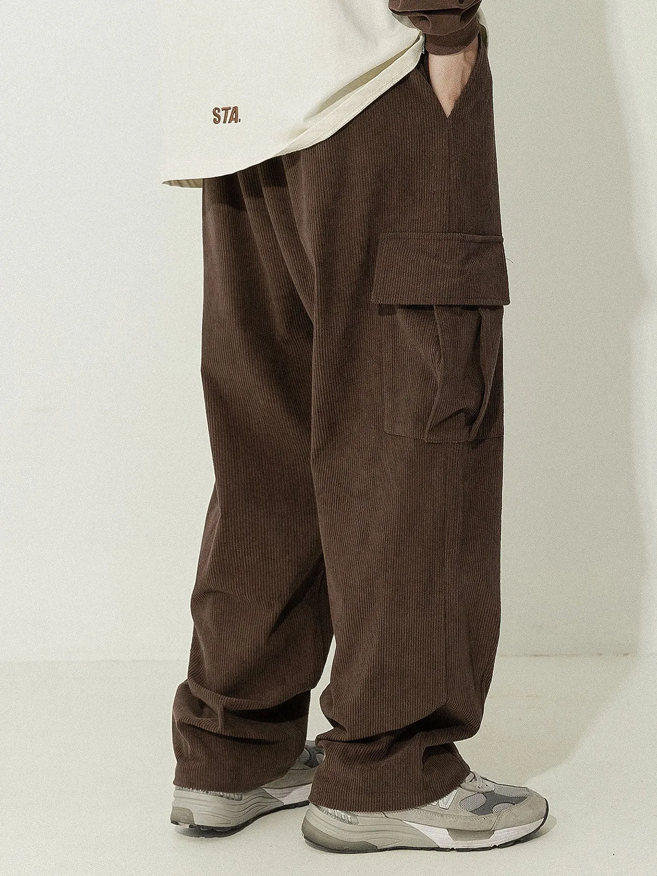 Los Angeles Print Pactchwork Raglan Hoodie & Loose Fit Corduroy Cargo Pants
