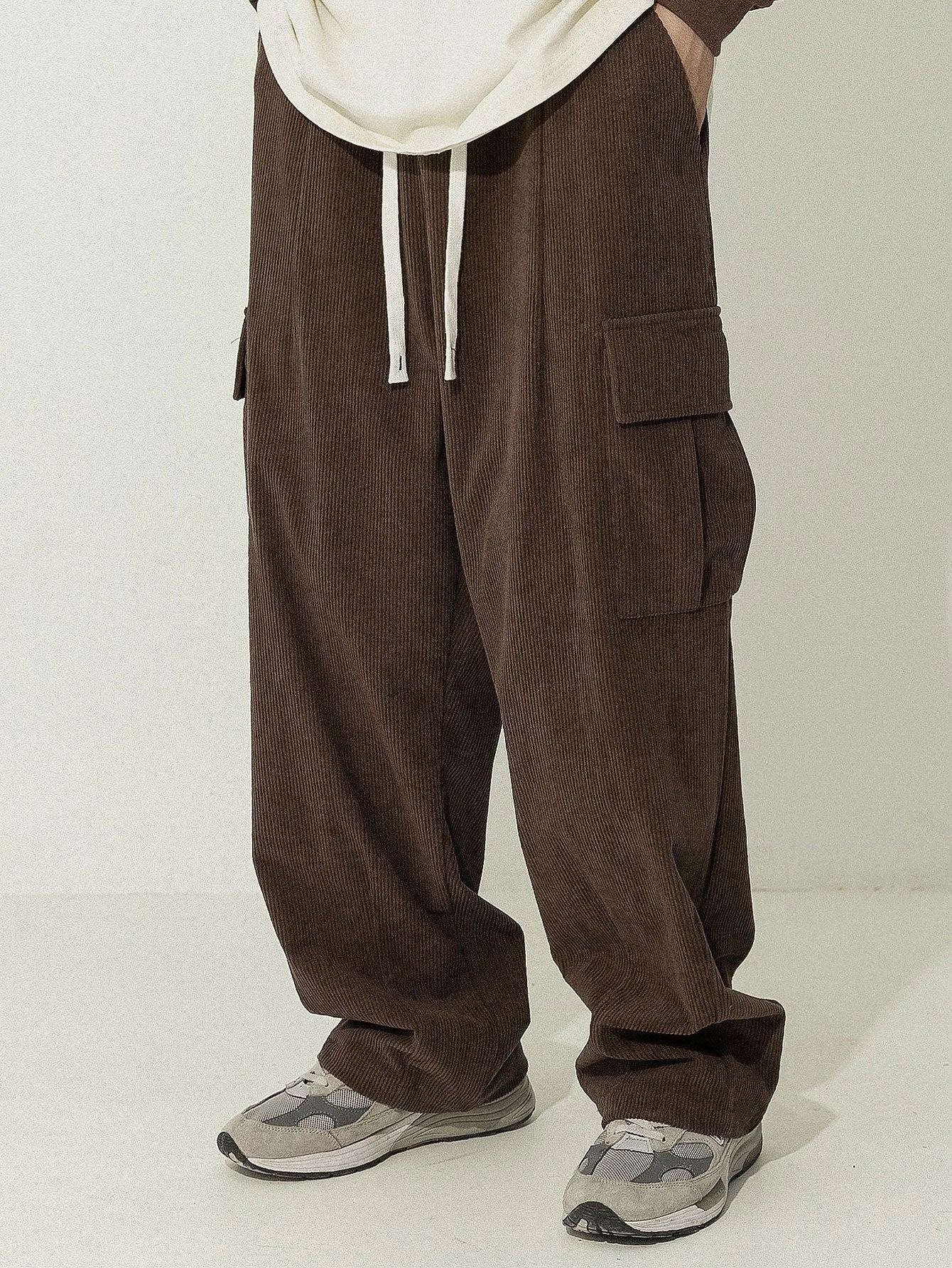 Los Angeles Print Pactchwork Raglan Hoodie & Loose Fit Corduroy Cargo Pants