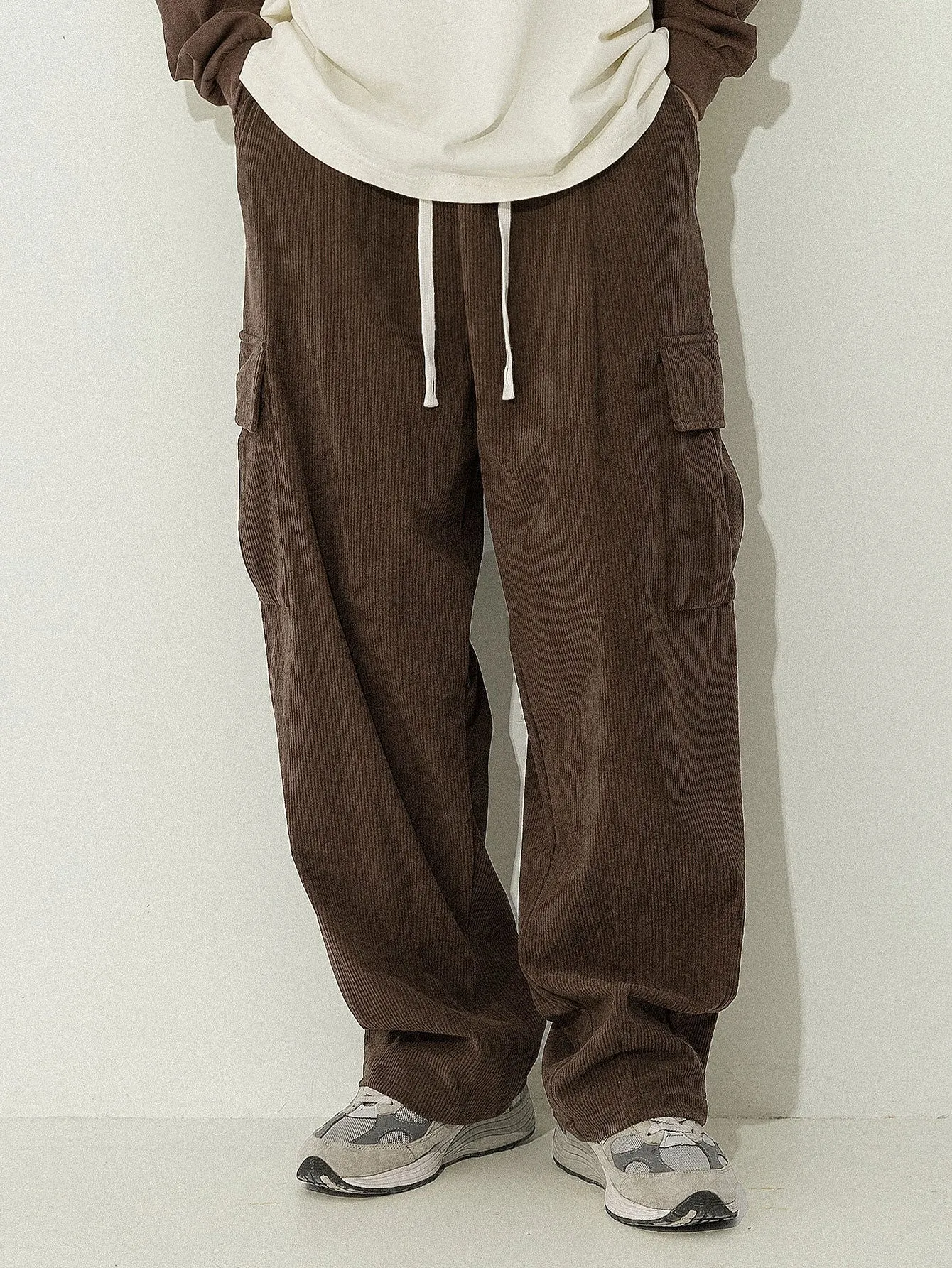 Los Angeles Print Pactchwork Raglan Hoodie & Loose Fit Corduroy Cargo Pants